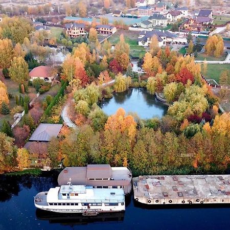 On The River Vishenki  Luaran gambar