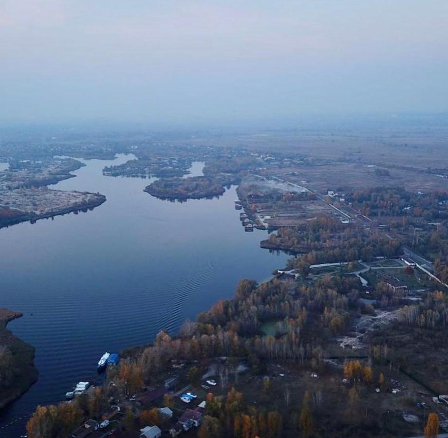 On The River Vishenki  Luaran gambar